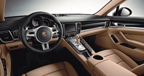 El Porsche Panamera se sube al podio gracias a una pantalla que responde con rapidez y menús bastante simples (aunque algunos botones son pequeños para el tamaño de la pantalla).